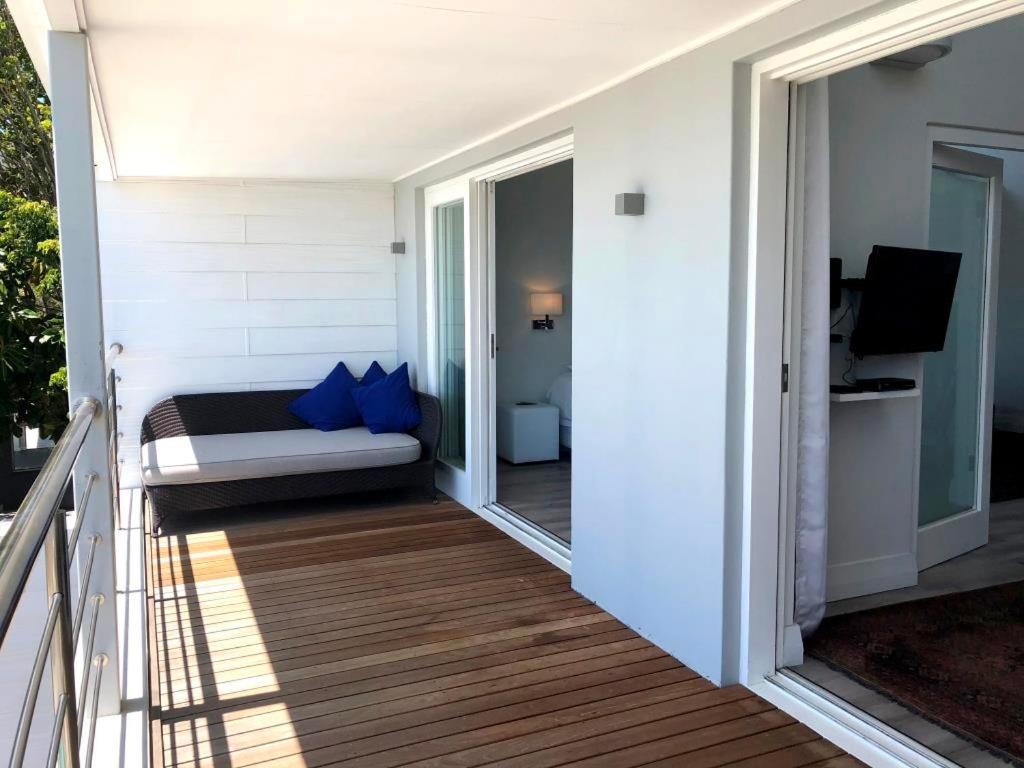Camps Bay Loft With Stunning Mountain And Ocean Views Apartamento Cidade Do Cabo Exterior foto