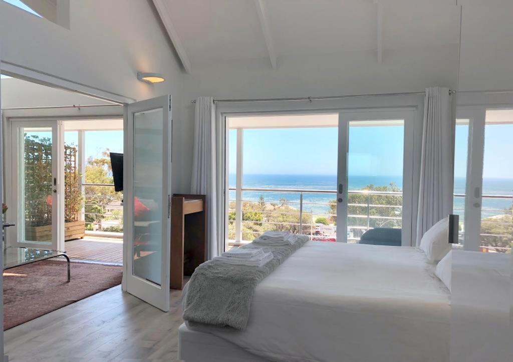Camps Bay Loft With Stunning Mountain And Ocean Views Apartamento Cidade Do Cabo Exterior foto