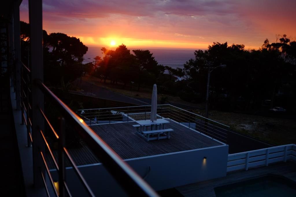 Camps Bay Loft With Stunning Mountain And Ocean Views Apartamento Cidade Do Cabo Exterior foto