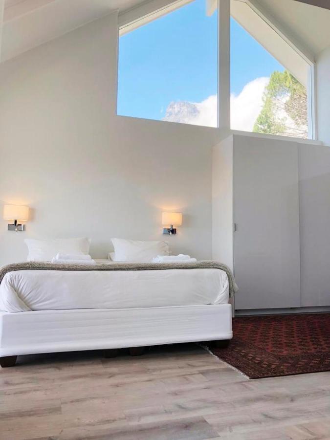 Camps Bay Loft With Stunning Mountain And Ocean Views Apartamento Cidade Do Cabo Exterior foto
