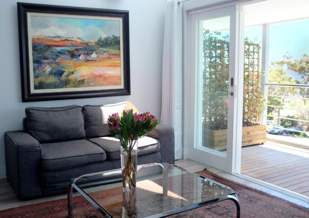 Camps Bay Loft With Stunning Mountain And Ocean Views Apartamento Cidade Do Cabo Exterior foto