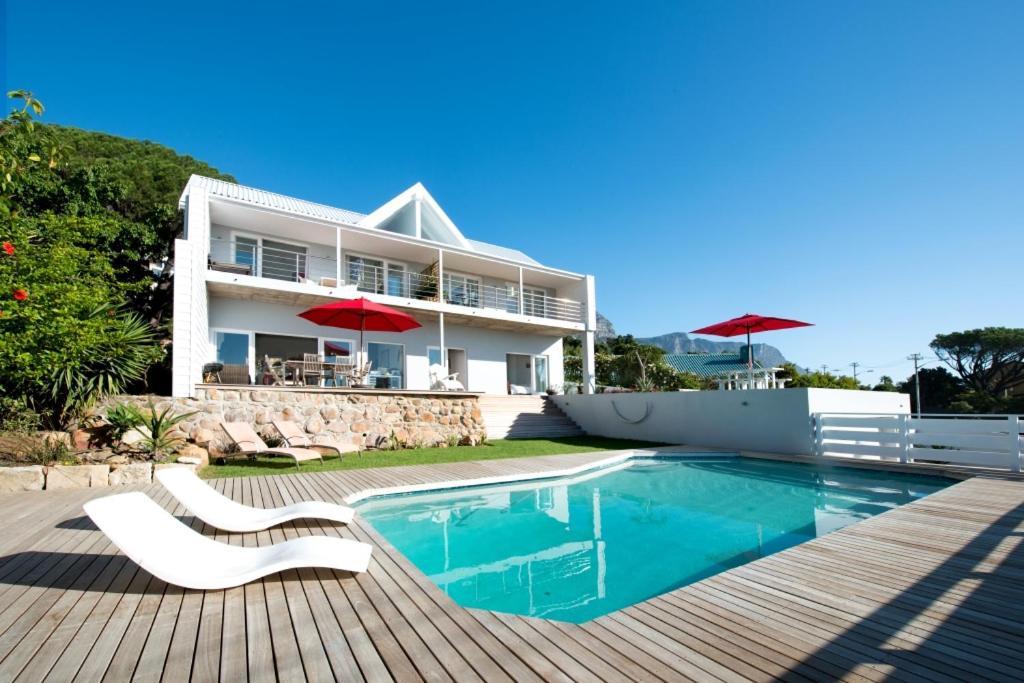 Camps Bay Loft With Stunning Mountain And Ocean Views Apartamento Cidade Do Cabo Exterior foto